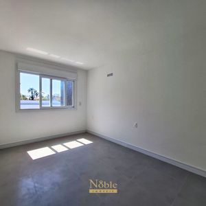 Apartamento com 74m², 2 dormitórios, 1 suíte, 1 vaga no Residencial Acrópole em Torres para Comprar