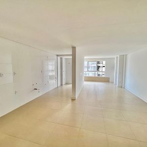Apartamento com 84m², 2 dormitórios, 1 suíte, 1 vaga no San Pietro em Torres para Comprar