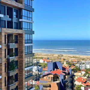 Apartamento com 212m², 4 dormitórios, 4 suítes, 3 vagas no Golden Tower em Torres para Comprar