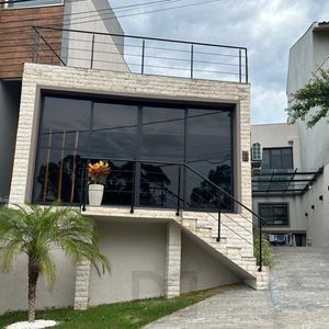 Casa em condomíninio mobiliada, com 3 suítes.