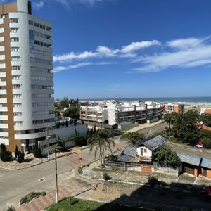 Apartamento com 186m², 3 dormitórios, 1 suíte, 2 vagas no Debret em Torres para Comprar