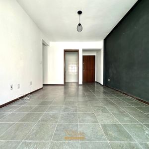 Apartamento com 61m², 2 dormitórios, 1 suíte, 1 vaga no Plaza Mayor em Torres para Comprar