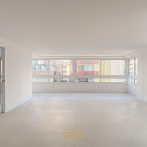 Apartamento com 130m², 3 dormitórios, 1 suíte, 2 vagas no Monterrey em Torres para Comprar