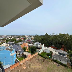 Apartamento com 64m², 2 dormitórios, 1 suíte, 1 vaga no Aston em Torres para Comprar