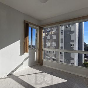 Apartamento de 75,9 m² com 3 dormitórios, 1 suíte e 2 vagas de garagem, próximo ao Barra Shopping Sul.