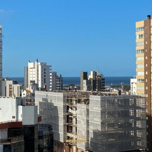 Apartamento com 120m², 4 dormitórios, 1 suíte, 2 vagas no Michelângelo em Torres para Comprar