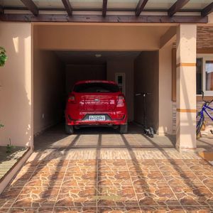 Casa com 180m², 5 dormitórios, 1 suíte, 2 vagas no bairro Praia da Cal em Torres para Comprar