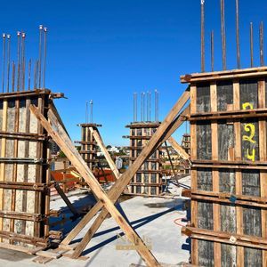 Apartamento com 109m², 2 dormitórios, 2 suítes, 2 vagas no Santo Carlo em Torres para Comprar