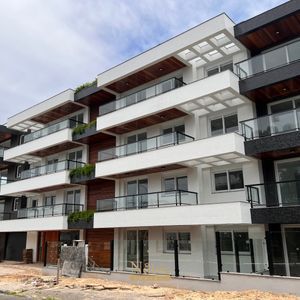 Apartamento com 69m², 2 dormitórios, 1 suíte, 1 vaga no Residencial Acrópole em Torres para Comprar