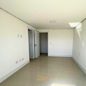 Apartamento com 212m², 4 dormitórios, 4 suítes, 3 vagas no Golden Tower em Torres para Comprar