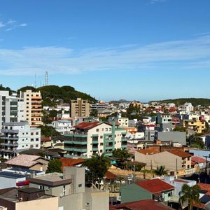 Apartamento com 80m², 2 dormitórios, 1 suíte, 1 vaga no Trade Center em Torres para Comprar