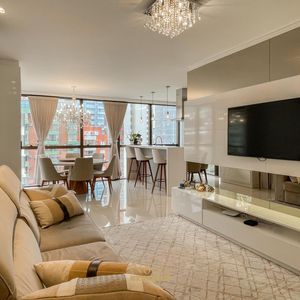 Apartamento com 103m², 3 dormitórios, 3 suítes, 2 vagas no Absoluto em Torres para Comprar