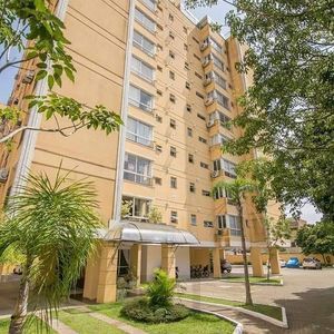 Ótimo apartamento no Condomínio Jardins de Provence, no Bairro Cristal, com 3 dormitórios.