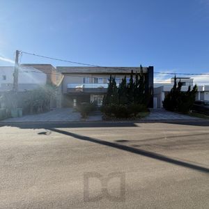 IMPONENTE RESIDÊNCIA NO TERRAVILLE!