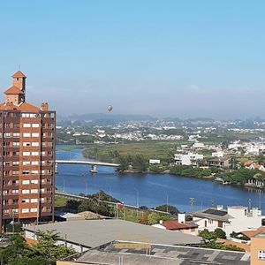 Apartamento com 100m², 3 dormitórios, 1 suíte, 2 vagas no Torre de Athena em Torres para Comprar