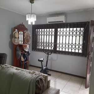 Casa com 3 dormitórios com suite.