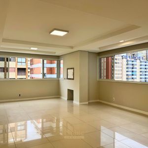 Apartamento com 79m², 2 dormitórios, 1 suíte, 1 vaga no Murano em Torres para Comprar