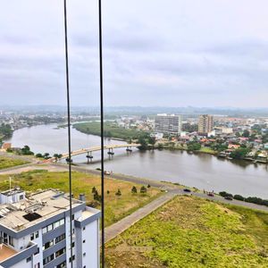 Apartamento com 91m², 2 dormitórios, 2 suítes, 2 vagas no Toronto em Torres para Comprar