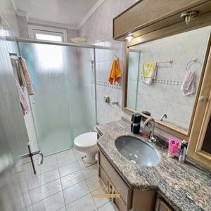 Apartamento com 65m², 2 dormitórios, 1 vaga no Edifício Porto Seguro em Torres para Comprar