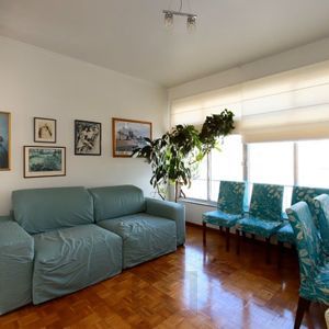 Amplo apartamento de 130m² privativos no Centro Histórico de Porto Alegre.