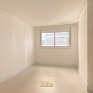 Apartamento com 130m², 3 dormitórios, 1 suíte, 2 vagas no Monterrey em Torres para Comprar