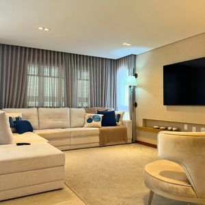 Apartamento com 180m², 3 dormitórios, 1 suíte, 2 vagas no Debret em Torres para Comprar