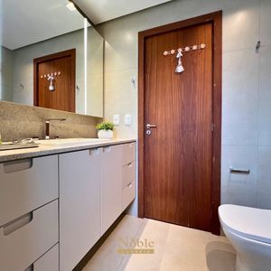 Apartamento com 180m², 3 dormitórios, 1 suíte, 2 vagas no Debret em Torres para Comprar