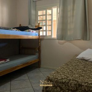 Casa com 180m², 5 dormitórios, 1 suíte, 2 vagas no bairro Praia da Cal em Torres para Comprar