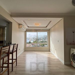 Apartamento com 2 dormitórios sendo 1 suíte, com churrasqueira e vaga coberta.