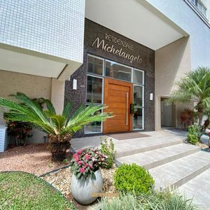 Apartamento com 120m², 4 dormitórios, 1 suíte, 2 vagas no Michelângelo em Torres para Comprar