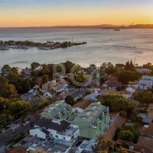 Casa Condominio para Venda - 300m², 4 dormitórios, sendo 4 suites, 3 vagas - Tri