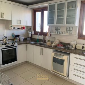 Apartamento com 180m², 3 dormitórios, 1 suíte, 2 vagas no Debret em Torres para Comprar