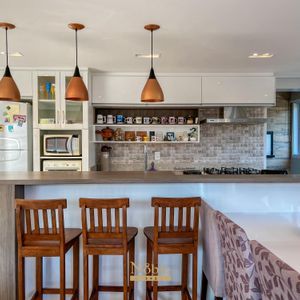 Apartamento com 124m², 3 dormitórios, 3 suítes, 2 vagas no Lê Classic em Torres para Comprar