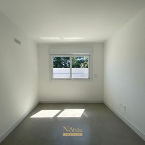 Apartamento com 84m², 2 dormitórios, 1 suíte, 1 vaga no Residencial Acrópole em Torres para Comprar