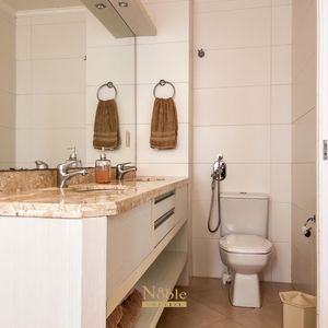 Apartamento com 232m², 4 dormitórios, 4 suítes, 2 vagas no Estevanell em Torres para Comprar