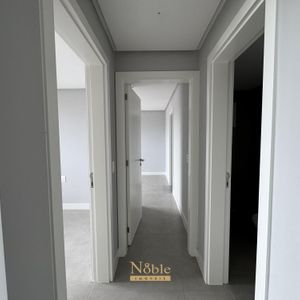 Apartamento com 77m², 2 dormitórios, 1 suíte, 2 vagas no Maui Residencial em Torres para Comprar