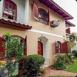RESIDÊNCIA COM 3 DORMITORIOS SENDO 1 SUITE 2 VAGAS NO BAIRRO TRISTEZA
