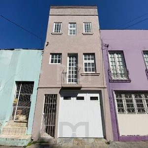 Casa para Venda - 154m², 2 dormitórios, sendo 1 suites, 2 vagas - Cidade Baixa
