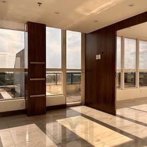 Consultório com 80,42m² de área privativa, no Centro Clinico Mãe de Deus.