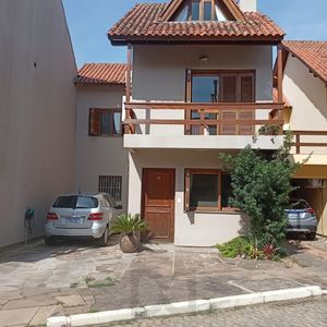 LINDA RESIDÊNCIA COM 3 DORMITÓRIOS NO BAIRRO GUARUJÁ