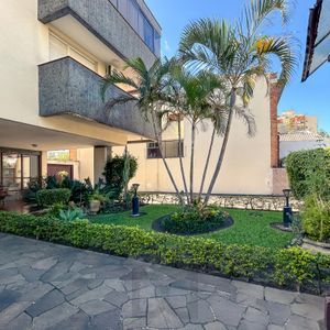 Excelente apartamento com 3 dormitórios no coração do Menino Deus