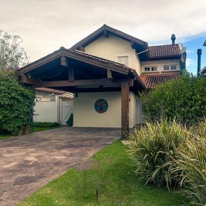 Ótima Residência no Condomínio Terra Ville, com 2 suítes.