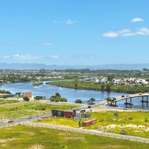 Apartamento com 104m², 3 dormitórios, 1 suíte, 2 vagas no Ibiza em Torres para Comprar