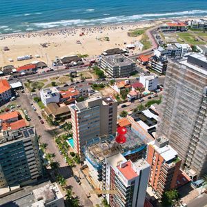 Apartamento com 122m², 3 dormitórios, 1 suíte, 2 vagas no Boreal em Torres para Comprar