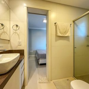 Apartamento com 124m², 3 dormitórios, 3 suítes, 2 vagas no Lê Classic em Torres para Comprar