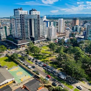 Apartamento com 110m², 3 dormitórios, 3 suítes, 2 vagas no Montalcino em Torres para Comprar