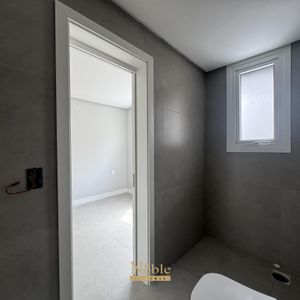 Apartamento com 90m², 2 dormitórios, 2 suítes, 2 vagas no Maui Residencial em Torres para Comprar