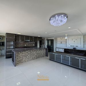 Apartamento com 123m², 3 dormitórios, 2 suítes, 2 vagas no Lê Classic em Torres para Comprar