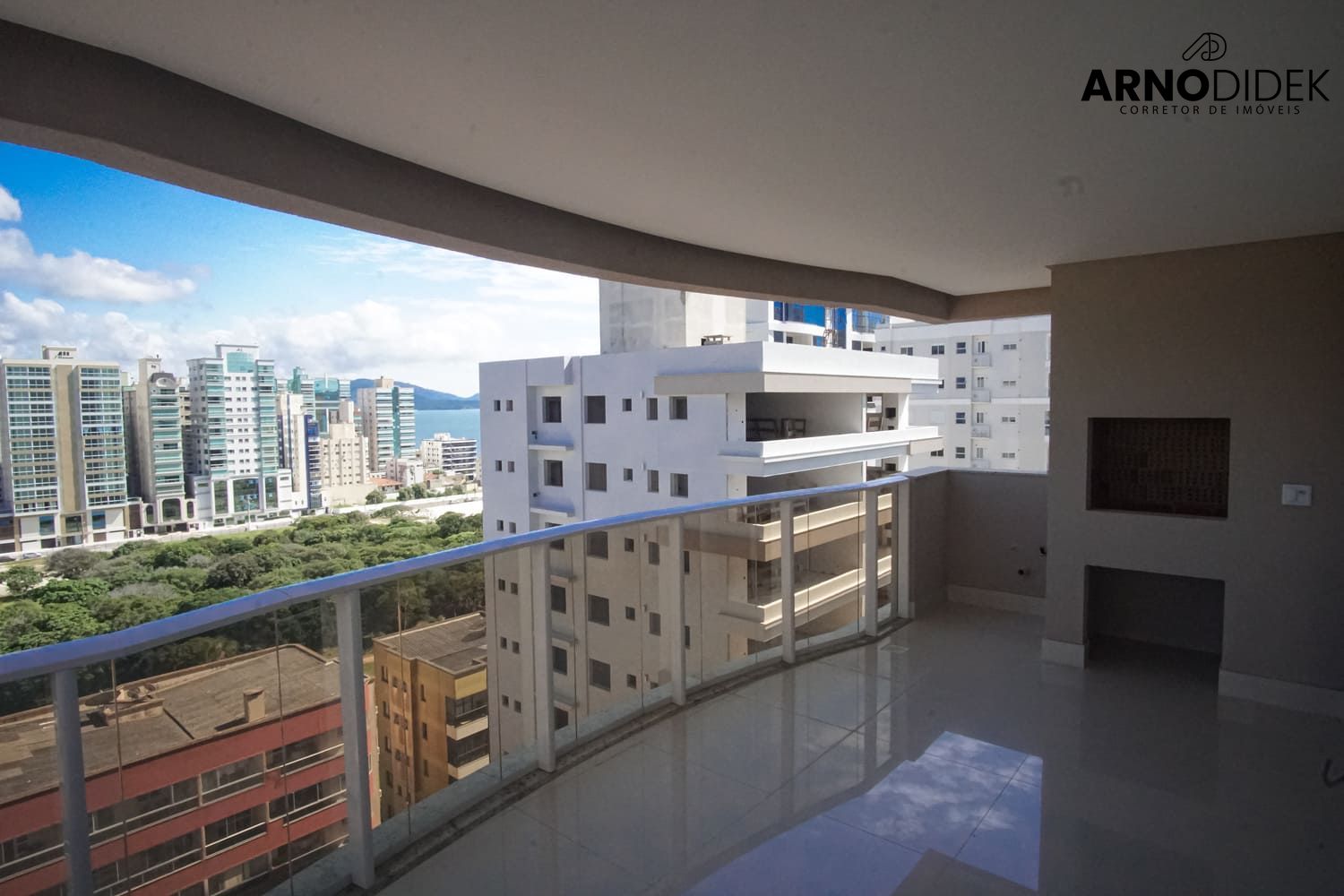 Apartamento à venda com 4 quartos, 173m² - Foto 2