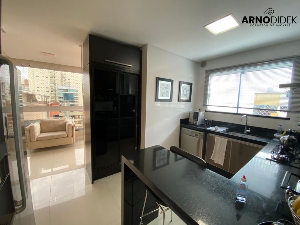 Apartamento à venda com 3 quartos, 142m² - Foto 8